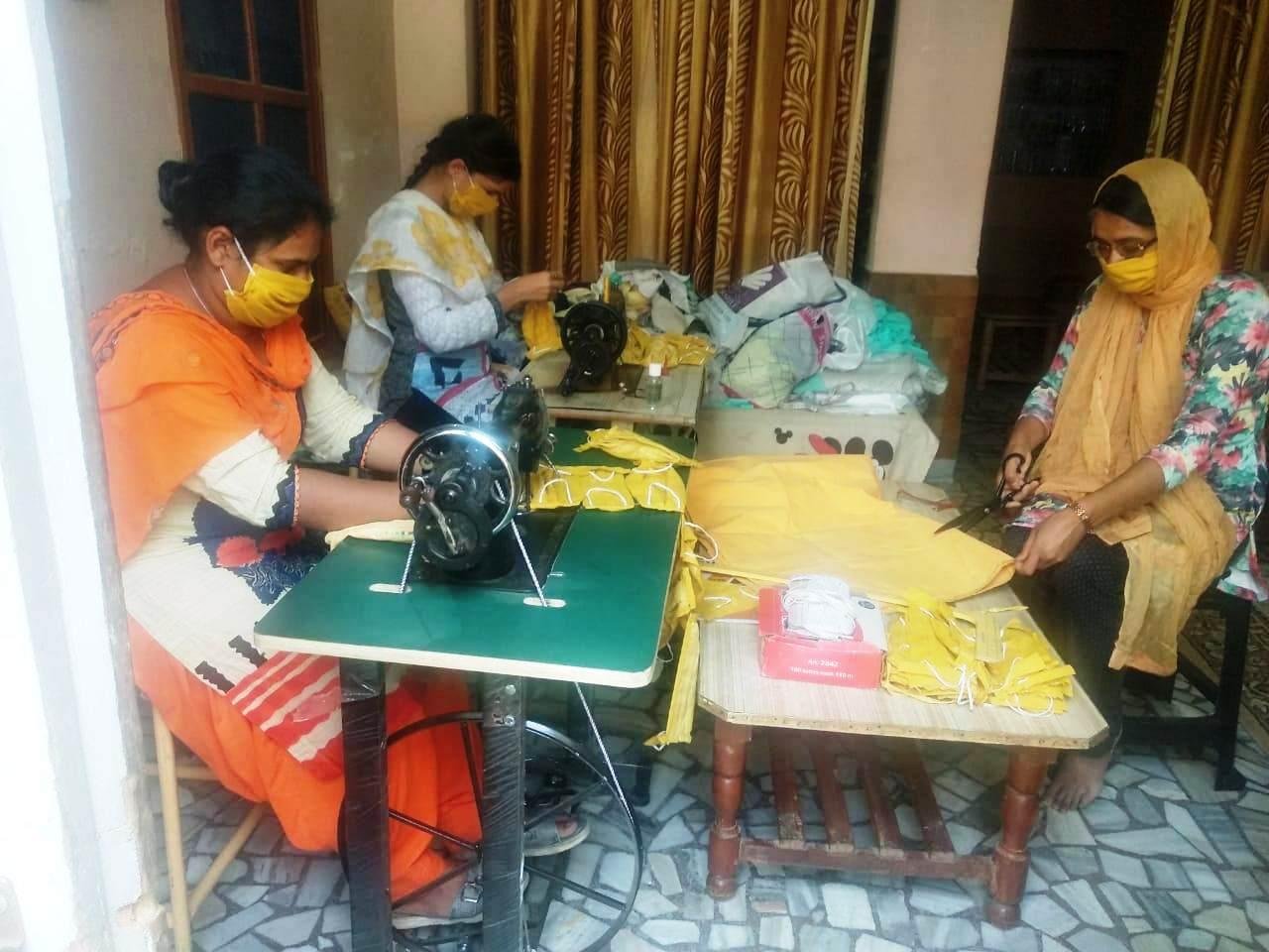 ਐਸਬੀਆਈ/ਆਰਸੇਟੀ ਵੱੱਲੋਂ ਤਿਆਰ ਕਰਵਾਏ ਗਏ ਮਾਸਕ