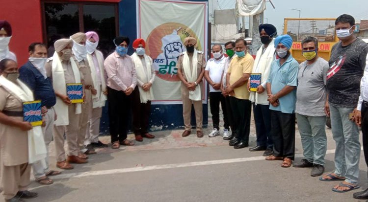 ਵਪਾਰ ਮੰਡਲ ਸੰਗਰੂਰ ਨੇ ਕੋਰੋਨਾ ਮਹਾਮਾਰੀ ਦੇ ਯੋਧਿਆਂ ਦਾ ਕੀਤਾ ਸਨਮਾਨ