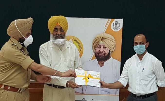 ‘ਮਿਸ਼ਨ ਫ਼ਤਿਹ’ ਯੋਧਿਆਂ ਦਾ ਮੁੱਖ ਮੰਤਰੀ ਦੇ ਦਸਤਖ਼ਤਾਂ ਵਾਲੇ ਸਰਟੀਫਿਕੇਟਾਂ ਨਾਲ ਸਨਮਾਨ