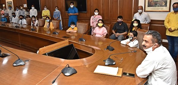 ਸਿੱਖਿਆ ਮੰਤਰੀ ਨੇ ਪੰਜ ਹੋਰ ਜ਼ਿਲ੍ਹਿਆਂ ਦੇ ‘ਅੰਬੈਸਡਰ ਆਫ਼ ਹੋਪ’ ਦੇ ਜੇਤੂਆਂ ਦਾ ਆਈਪੈਡ, ਲੈਪਟਾਪ ਤੇ ਐਂਡਰਾਇਡ ਟੈਬਲੈੱਟ ਨਾਲ ਕੀਤਾ ਸਨਮਾਨ