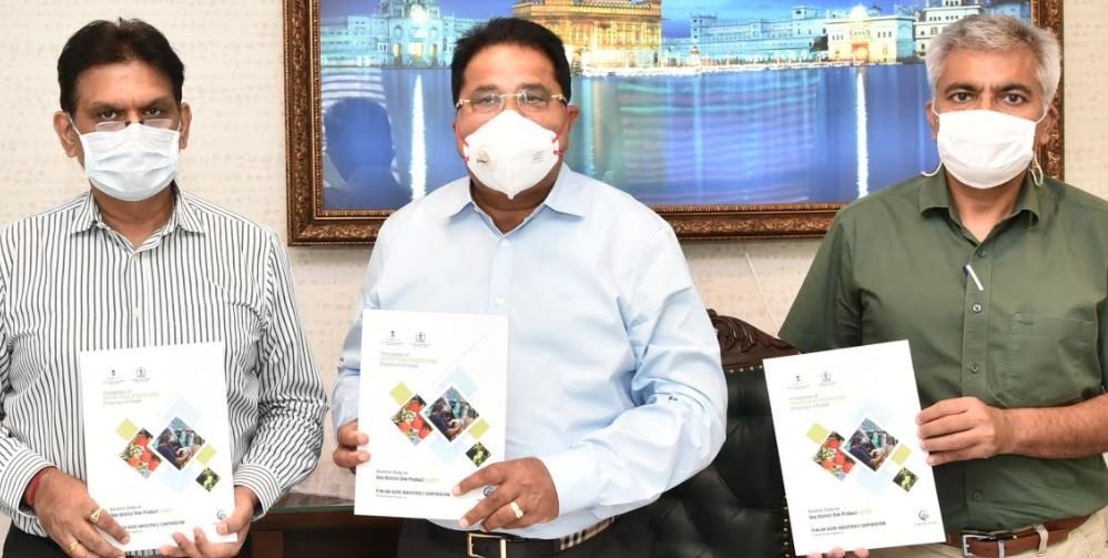 ਸੋਨੀ ਨੇ ਕਿਸਾਨਾਂ ਅਤੇ ਮਾਈਕਰੋ ਫੂਡ ਪ੍ਰੋਸੈਸਿੰਗ ਇੰਟਰਪ੍ਰਾਈਜ਼ ਦੀ ਆਮਦਨ ਨੂੰ ਹੁਲਾਰਾ ਦੇਣ ਅਤੇ ਜ਼ਿਲ•ਾ ਉਤਪਾਦਾਂ ਦੀ ਪਹੁੰਚ ਵਧਾਉਣ ਲਈ ‘ਵਨ ਡਿਸਟ੍ਰਿਕਟ ਵਨ ਪ੍ਰੋਡਕਟ’ ਰਿਪੋਰਟ ਕੀਤੀ ਰਿਲੀਜ਼