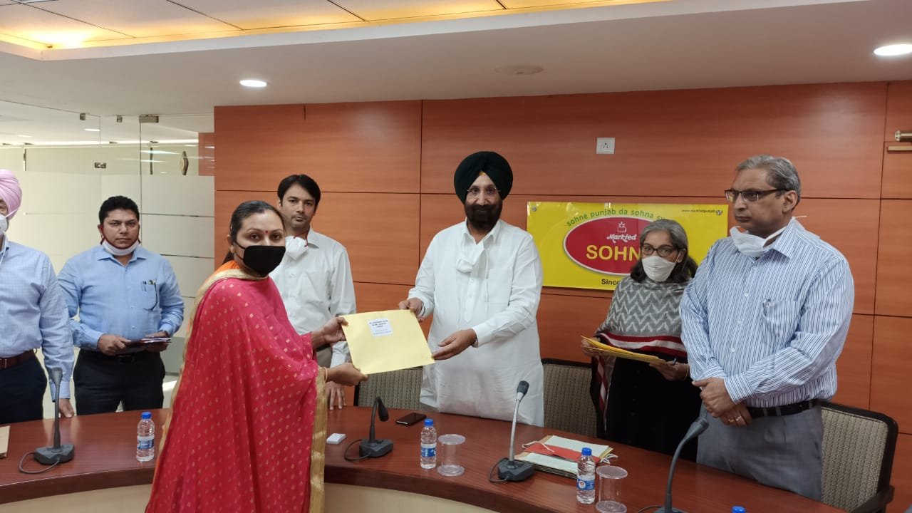 ਸਹਿਕਾਰਤਾ ਮੰਤਰੀ ਨੇ ਕੇਂਦਰੀ ਸਹਿਕਾਰੀ ਬੈਂਕਾਂ ਵਿੱਚ 110 ਫੀਲਡ ਐਗਜ਼ੀਕਿਊਟਿਵ ਨੂੰ ਨਿਯੁਕਤੀ ਪੱਤਰ ਸੌਂਪੇ