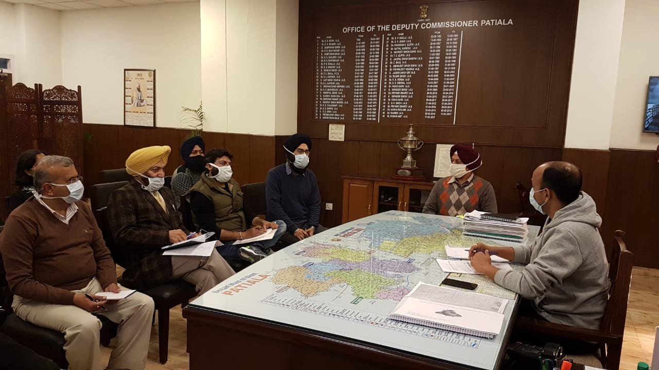 ਡਿਪਟੀ ਕਮਿਸ਼ਨਰ ਵੱਲੋਂ ਕੋਵਿਡ-19 ਮਾਮਲਿਆਂ ਦੀ ਸਮੀਖਿਆ ਲਈ ਸਿਹਤ ਅਧਿਕਾਰੀਆਂ ਨਾਲ ਮੀਟਿੰਗ