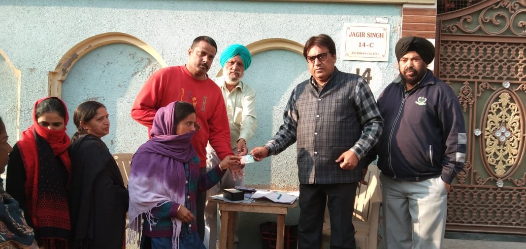 ਵਾਰਡ ਨੰਬਰ 57 ਵਿੱਚ ਸਮਾਰਟ ਰਾਸ਼ਨ ਕਾਰਡ ਵੰਡਣ ਦੀ ਕੀਤੀ ਸ਼ੁਰੂਆਤ