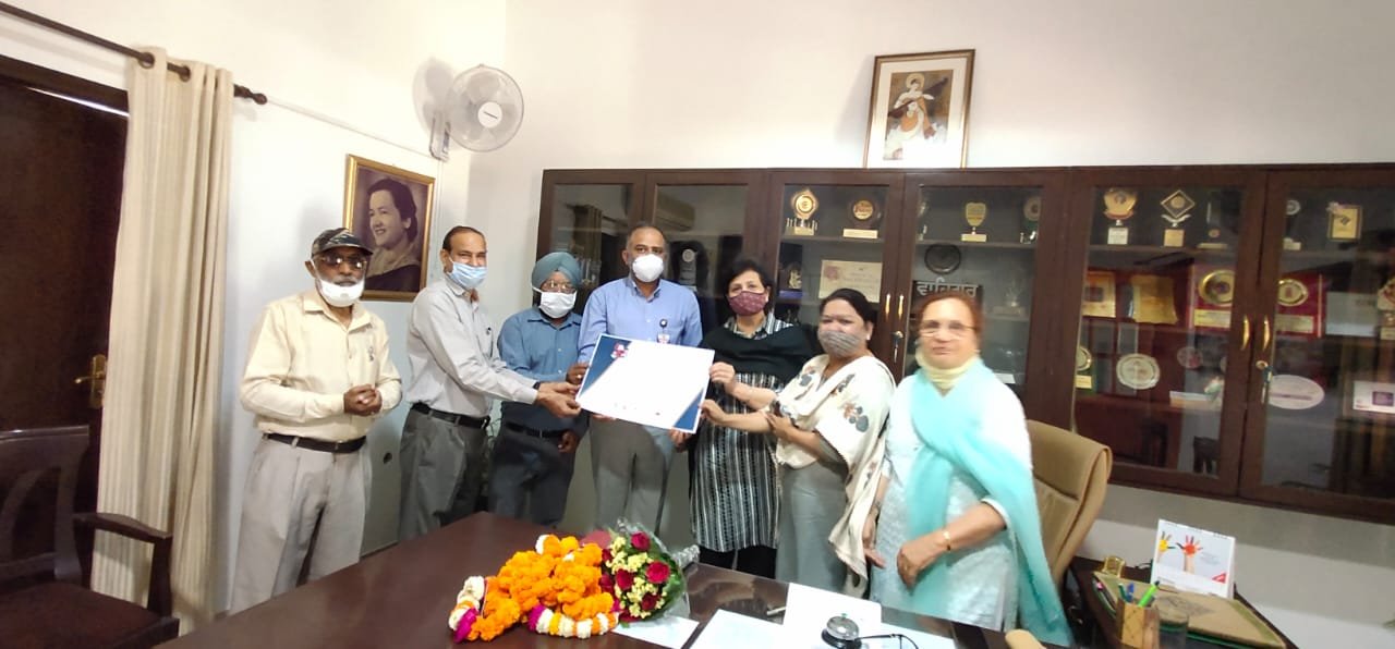 ਮਾਡਰਨ ਸਕੂਲ ਦੇ ਨਵ ਨਿਯੁੱਕਤ ਪ੍ਰਿੰਸੀਪਲ ਨੂੰ ਵਧਾਈਆਂ ਦਿੱਤੀਆਂ