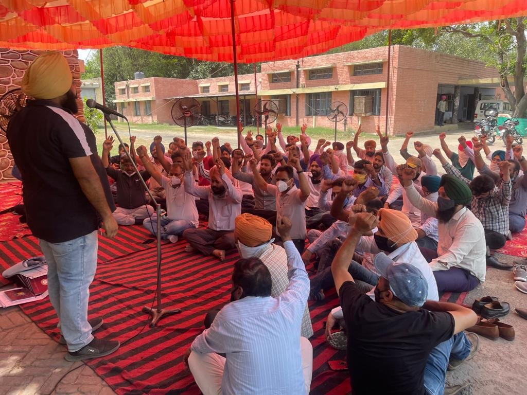 ਕੌਂਸਲ ਆਫ ਜੂਨੀਅਰ ਇੰਜੀਨੀਅਰ ਵੱਲੋਂ ਰੋਸ਼ ਰੈਲੀ, ਸੰਘਰਸ਼ ਨੂੰ ਹੋਰ ਤਿੱਖਾ ਕਰਨ ਵਿੱਚ ਵੀ ਗੁਰੇਜ ਨਹੀਂ : ਭਗਤ ਸਿੰਘ ਭੰਡਾਰੀ