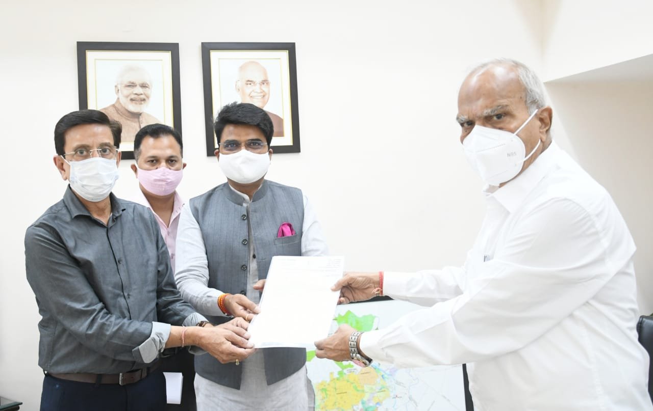 पंजाब गौ सेवा आयोग के चेयरमैन ने गाय को राष्ट्रीय पशु घोषित करने के लिए राज्यपाल को माँग पत्र सौंपा