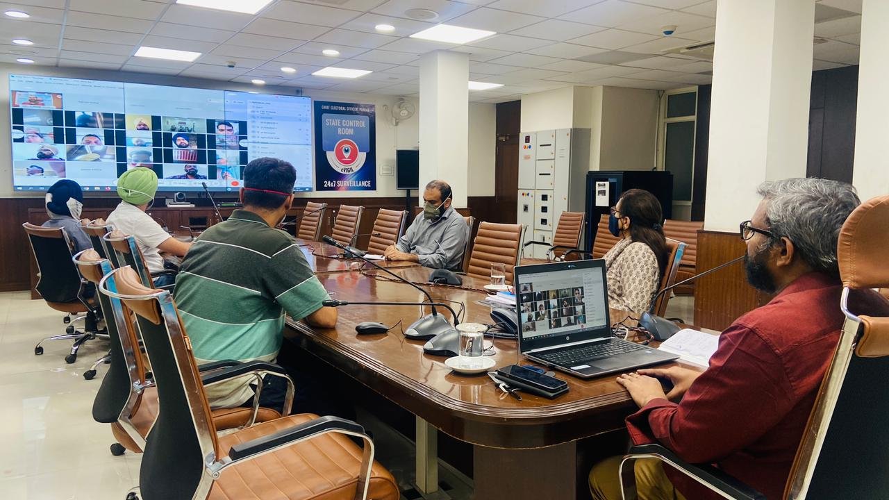 मुख्य निर्वाचन अधिकारी पंजाब ने बूथ स्तर अधिकारियों के साथ की वर्चुअल मीटिंग