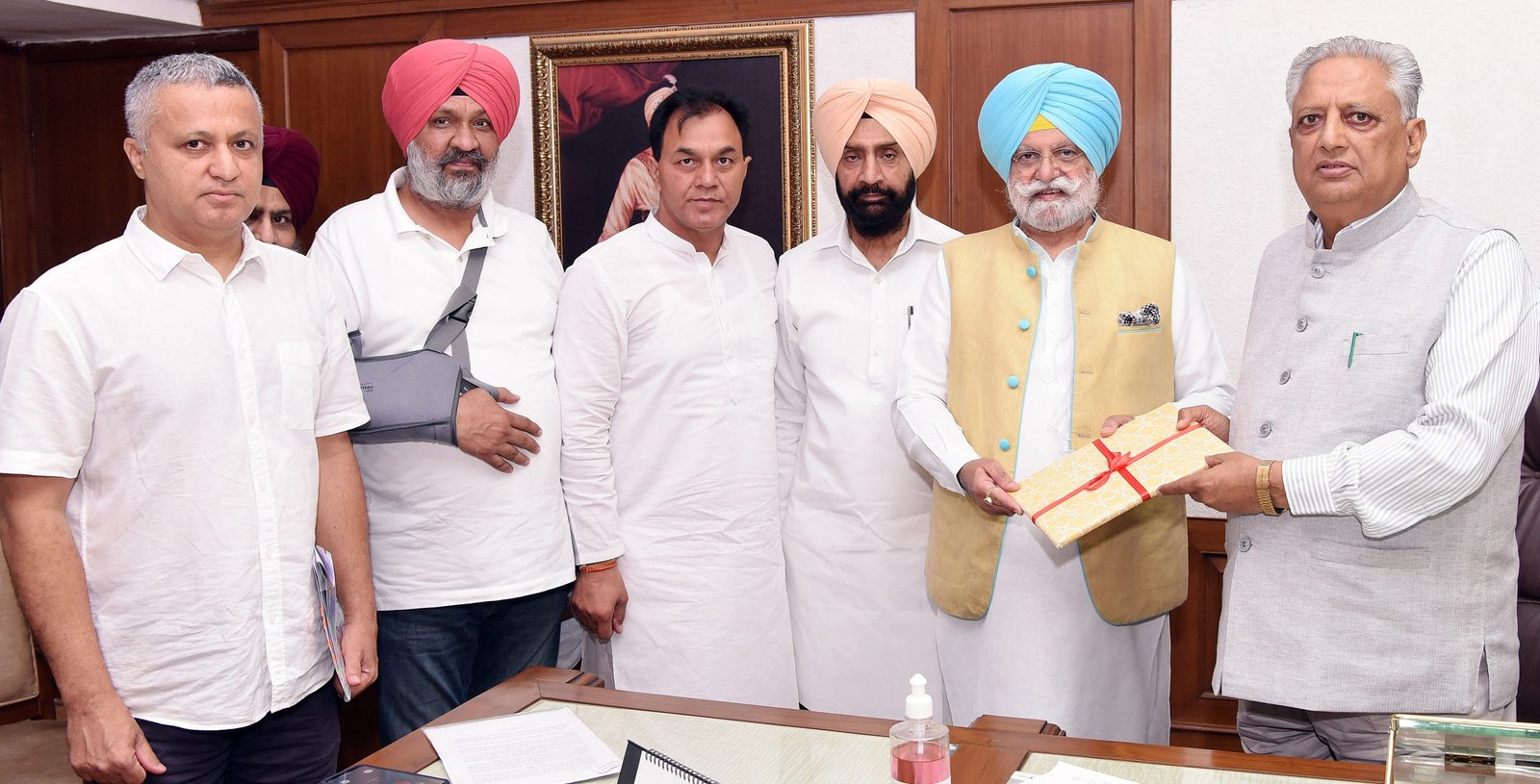 भूजल का स्तर ऊँचा उठाने सम्बन्धी पंजाब विधान सभा की विशेष कमेटी ने रिपोर्ट स्पीकर को सौंपी