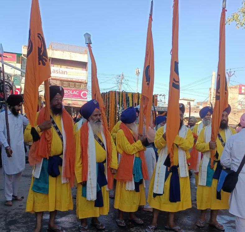 ਬਾਬਾ ਸ਼੍ਰੀ ਚੰਦ੍ਰ ਜੀ ਮਹਾਰਾਜ ਜੀ ਦੇ ਪ੍ਰਕਾਸ਼ ਦਿਵਸ ਦੇ ਸੰਬੰਧ ਵਿਚ ਸਜਾਇਆ ਨਗਰ ਕੀਰਤਨ: ਸੰਗਤਾਂ ਵਿਚ ਭਾਰੀ ਉਤਸ਼ਾਹ