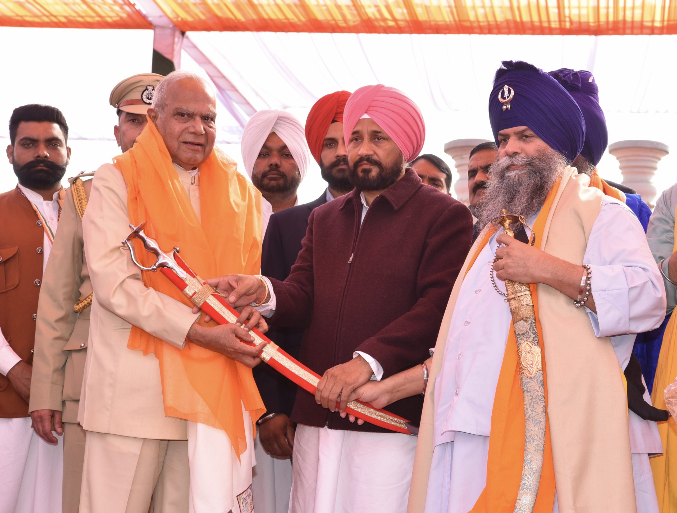 राज्यपाल और मुख्यमंत्री द्वारा चमकौर साहिब में दास्तान-ए-शहादत मानवता को समर्पित, थीम पार्क युवा पीढ़ियों को हमारी गौरवशाली विरासत से करवाएगा अवगत
