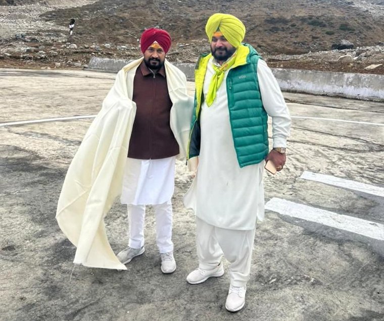हंगामे के बीच केदारनाथ पहुंचे चन्नी और सिद्धू