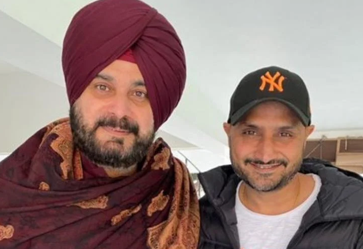 क्रिकेटर हरभजन सिंह के राजनीति में आने की चर्चा, नवजोत सिद्धू की तरफ से ट्वीट की गई एक तस्वीर