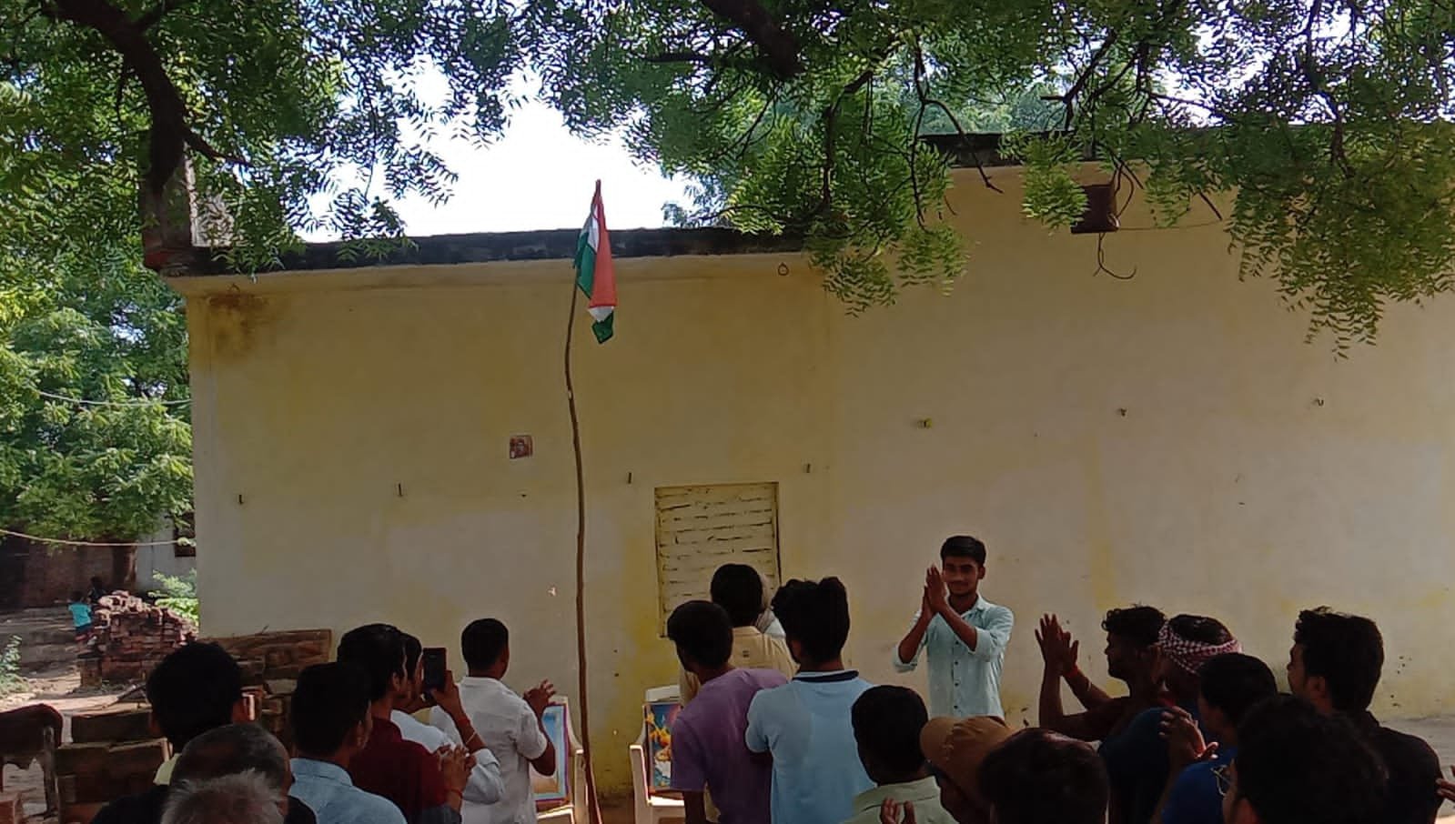 संत श्री आसाराम जी बापू की पावन प्रेरणा से संचालित युवा सेवा संघ ने गणतंत्र दिवस के अवसर पर झंडारोहण कर भारत को विश्व गुरु बनाने का लिया संकल्प