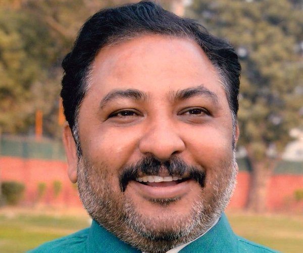 बी जे पी के दयाशंकर पर पार्टी की दया यूपी के बलिया नागरा सीट से लड़ेंगे चुनlव