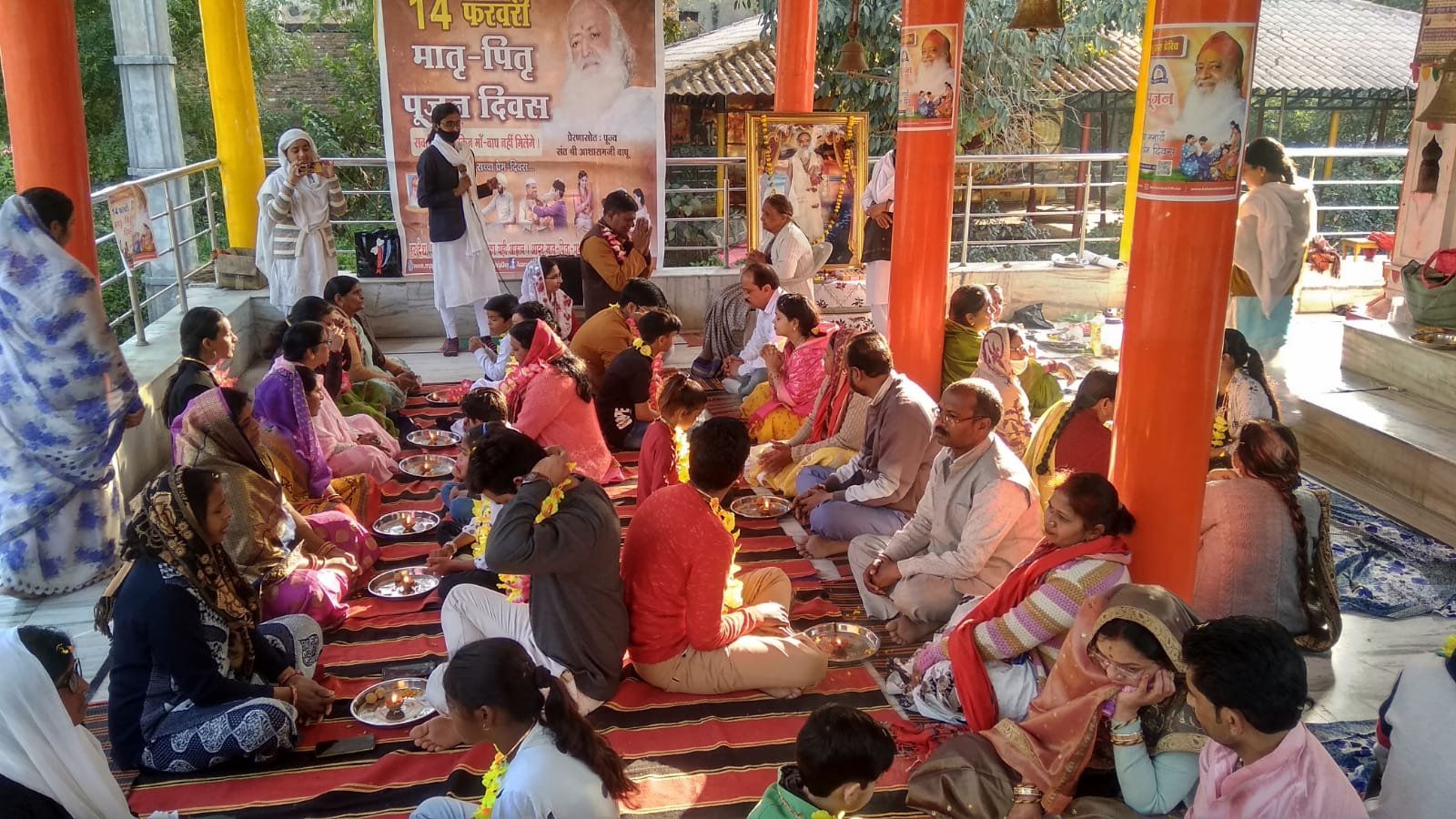 बच्चे बच्चियां माता-पिता का आदर पूजन करें और प्रणाम करें तथा माता-पिता अपनी संतानों को प्रेम करें इससे वास्तविक प्रेम का विकास होगा: पूज्य बापूजी