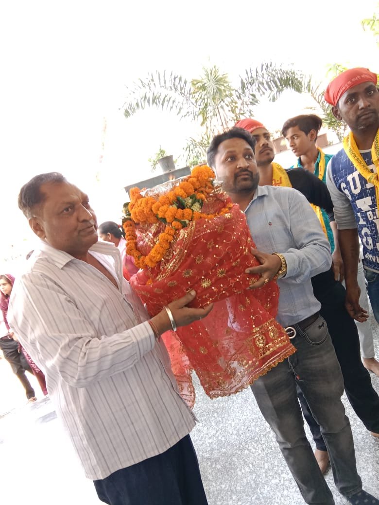 विश्व शांति सेवा एवं सम्मान संगठन की ओर से लगाए गए मेडिकल कैंप का भी लोगों ने भरपूर लाभ उठाया