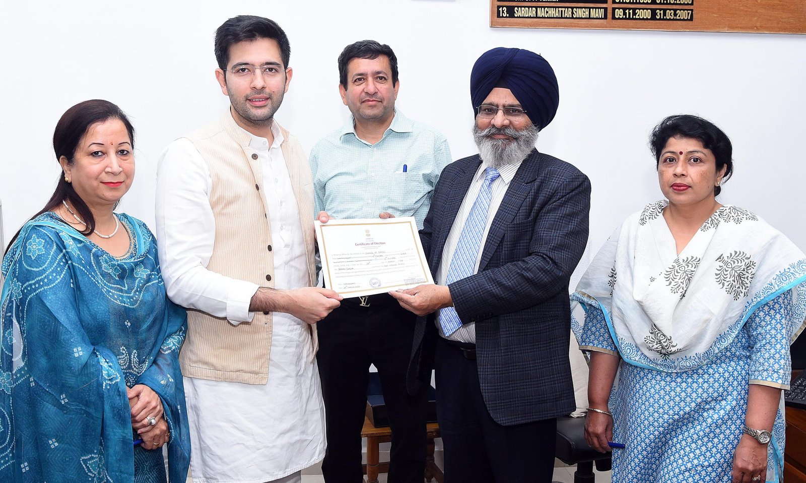 पंजाब से राज्य सभा के लिए चुने गए 4 उम्मीदवारों को सर्टिफिकेट सौंपे