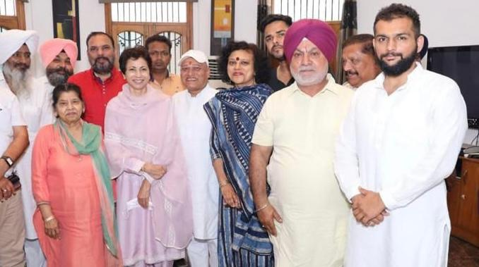 भ्रष्टाचार व बेरोजगारी के मामले में देशभर में बज रहा है भाजपा-जेजेपी सरकार का डंका – प्रदेश कांग्रेस अध्यक्ष कुमारी सैलजा ने कहा कि महंगाई, भ्रष्टाचार व बेरोजगारी के मामले में सरकार टॉप पर, सरकार के इशारे पर दोनों हाथों से जनता को लूट रहे हैं सरकार के अफसर