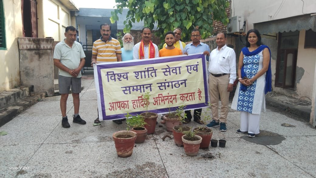 समाजसेवी महेंद्र सिंह रिंकू ने जन्मदिवस पर लगाए 21पेड़- पौधे