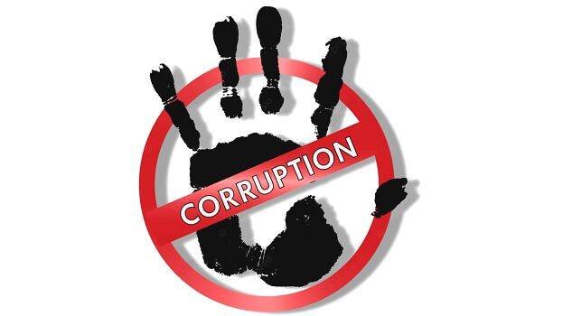 ड्रग इंस्पेक्टर और कर्मचारी को 30,000 रुपए रिश्वत लेते हुये किया काबू