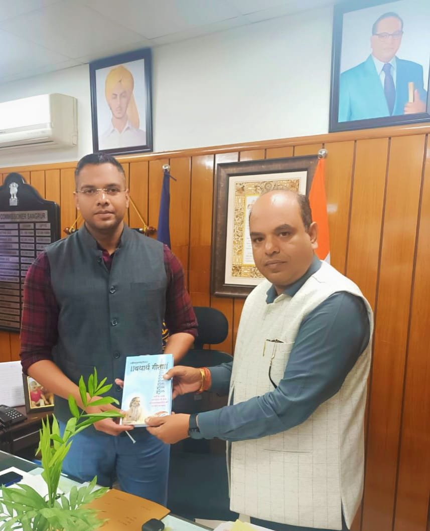 सुनाम में सौ फुट ऊंचा तिरंगा लगाने के लिए संगरूर के डी.सी से मिले डॉ. अमित कांसल,एन.ओ.सी जल्द जारी करने की मांग रखी