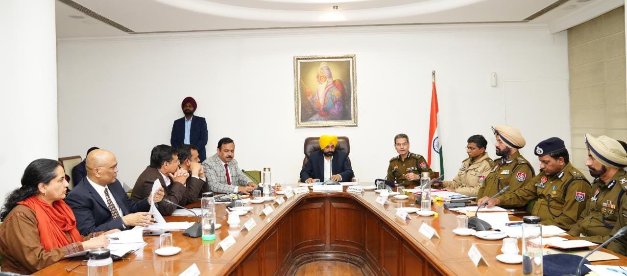 पंजाब को नशा मुक्त राज्य बनाने के लिए ‘कार्यवाही करने, नशा छुड़वाने और रोकथाम’ की तीन स्तरीय रणनीति और मज़बूती से लागू की जायेः मुख्यमंत्री द्वारा डिप्टी कमीशनरों, पुलिस कमीशनरों और एस. एस. पी. को आदेश