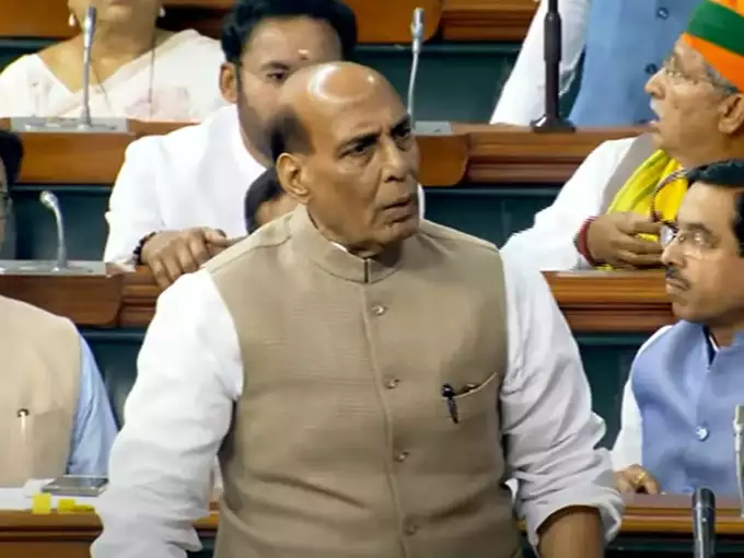 राहुल गांधी के लंदन बयान पर छिड़ा संग्राम, ‘थोड़ी शर्म है तो संसद में आकर माफी मांगें’