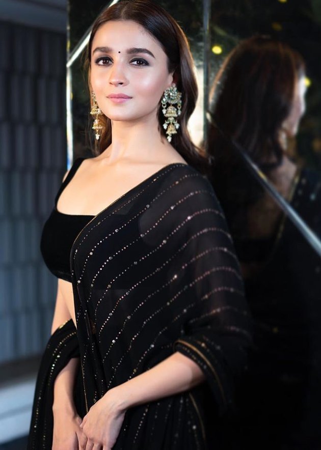 Happy Birthday Alia Bhatt: एक्टिंग के साथ-साथ बिजनेस वुमन के रूप में सुपरहिट हैं आलिया, करोड़ों में है आलिया की नेटवर्थ