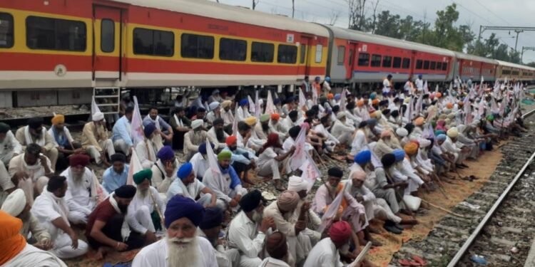 अमृतसर रेल रोको आंदोलन से रेल यातायात प्रभावित
