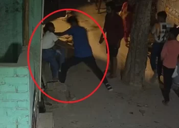 Breaking News: 16 साल की लड़की को पत्थर से कुचलकर मार डाला