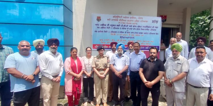 एसपी मुख्यालय मैडम हरवंत कौर ने साझ केदार सिविल लाइन में पुलिस सत्यापन और चरित्र प्रमाण पत्र की सेवाओं का शुभारंभ किया