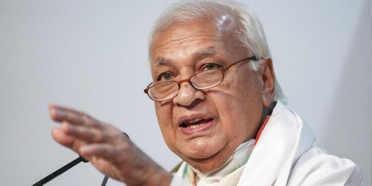 केरल के गवर्नर आरिफ मोहम्मद खान की सुरक्षा में चूक, बाल-बाल बचे