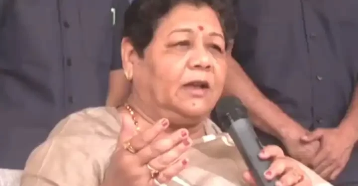 मणिपुर के दौरे पर पहुंचे INDIA के सांसद, गवर्नर अनुसुइया उइके ने की अपील, कहा- शांति बहाल करने में करें मदद