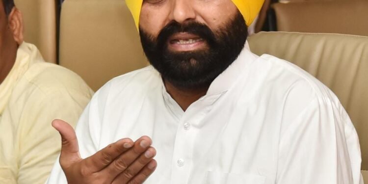 सार्वजनिक बस सेवा को सुचारू और पारदर्शी बनाने की मुहिम के तहत 35 लीटर डीज़ल चोरी करते दो ड्राइवर काबू: लालजीत सिंह भुल्लर