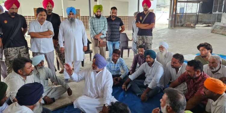 लोक संपर्क मंत्री चेतन सिंह जौड़ामाजरा द्वारा बाढ़ के नुकसान का जायज़ा लेने के लिए प्रभावित गाँवों का दौरा, हर संभव मदद का भरोसा