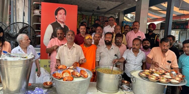 शेर ए हिंद पवन कुमार शर्मा के जन्म दिवस पर लगाए लंगर, समाधि पर उनके श्रद्धालुओं ने किया नमन: शशि भारद्वाज शंकरानंद गिरि