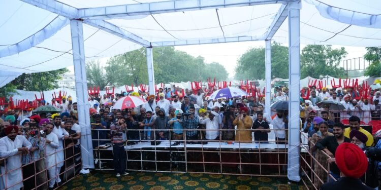 मुख्यमंत्री ने पंजाब में 10वां टोल प्लाज़ा टोल मुक्त करवाया