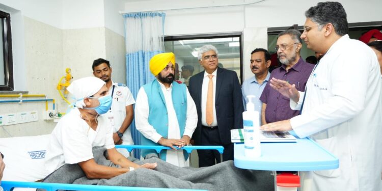 मुख्यमंत्री द्वारा होमी भाभा कैंसर अस्पताल और अनुसंधान केंद्र में आई. पी. डी. सेवाओं की शुरुआत