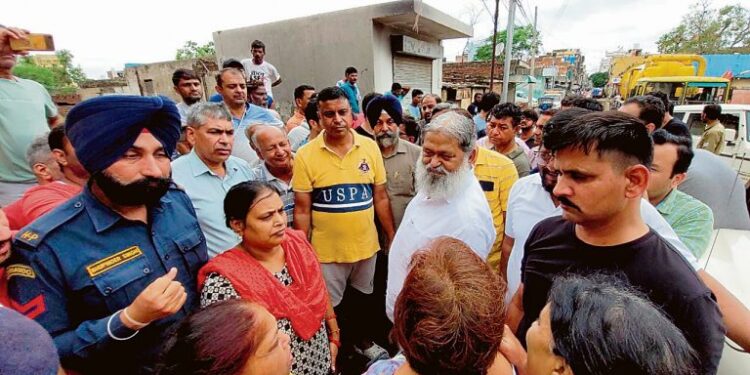 पानी निकला तो लगे विज जिंदाबाद के नारे