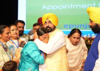 नये युग की शुरुआतः मुख्यमंत्री ने 12,710 अध्यापकों के साथ जुड़ा ‘कच्चा’ शब्द हटाया