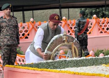 करगिल युद्ध की सालगिरह पर राजनाथ सिंह की पाक को चेतावनी, ‘LoC पार कर सकते थे, कर सकते हैं और…’