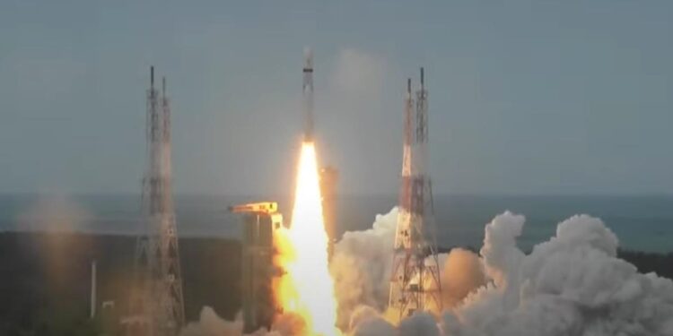 इसरो के मिशन चंद्रयान-3 की लॉन्चिंग रही सफल, अब चंद्रमा की सतह पर सॉफ्ट लैंडिंग का इंतजार
