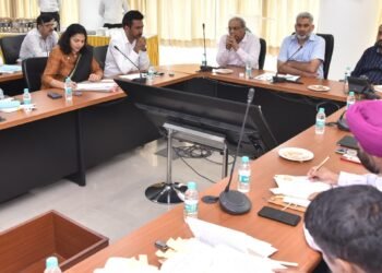 वन अधीन क्षेत्रफल को बढ़ाने के लिए पौधे लगाने में तेज़ी लाई जाए: लाल चंद कटारूचक्क