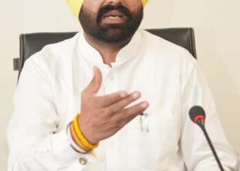मिनिस्टरज़ फ़्लाइंग स्क्वाड ने 20 लीटर डीज़ल चोरी करने वाले ड्राइवर सहित सवारियों से पैसे लेकर टिकटें न देने वाला कंडक्टर पकड़ा