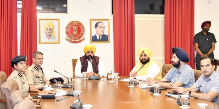 मुख्यमंत्री ने छात्रों को पुलिस कार्यप्रणाली के बारे में जागरूक करने के लिए ‘स्टूडेंट पुलिस कैडेट’ योजना शुरू की