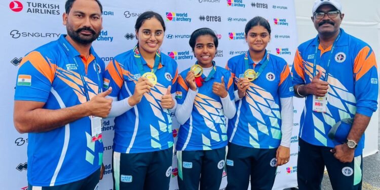 मुख्यमंत्री द्वारा पैरिस में तीरअन्दाज़ी के विश्व कप में स्वर्ण पदक जीतने वाली भारतीय टीम के महिला खिलाड़ियों को बधाई