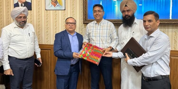 अमन अरोड़ा की मौजूदगी में पेडा द्वारा ई-मोबिलिटी के लिए सैंटर आफ एक्सीलेंस स्थापित करने के लिए आई. आई. टी. रोपड़ के साथ समझौता सहीबद्ध