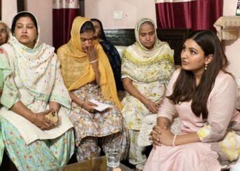 अनमोल गगन मान द्वारा स्वर्गीय हरमीत सिंह और हरप्रीत सिंह के परिवार की 4-4 लाख रुपए से वित्तीय मदद