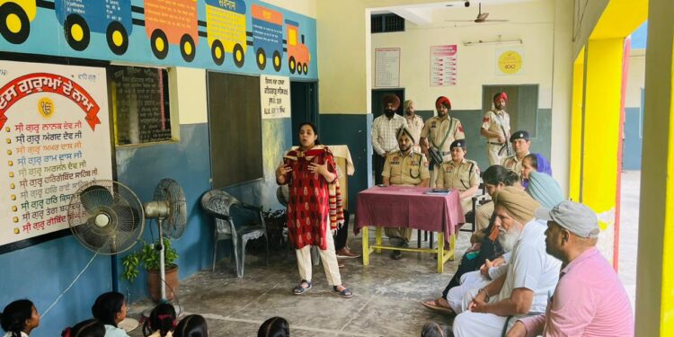 पंजाब पुलिस की नशों के खि़लाफ़ विशेष मुहिम जारी; फ़तेहगढ़ साहिब पुलिस ने स्कूली बच्चों को नशों के बुरे प्रभावों के बारे किया जागरूक